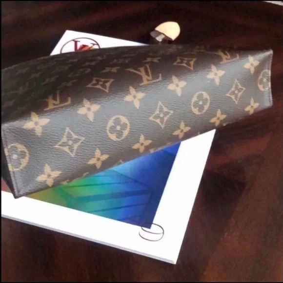 ♡LOUIS VUITTON Clutch 26♡ - Picture 7 of 13